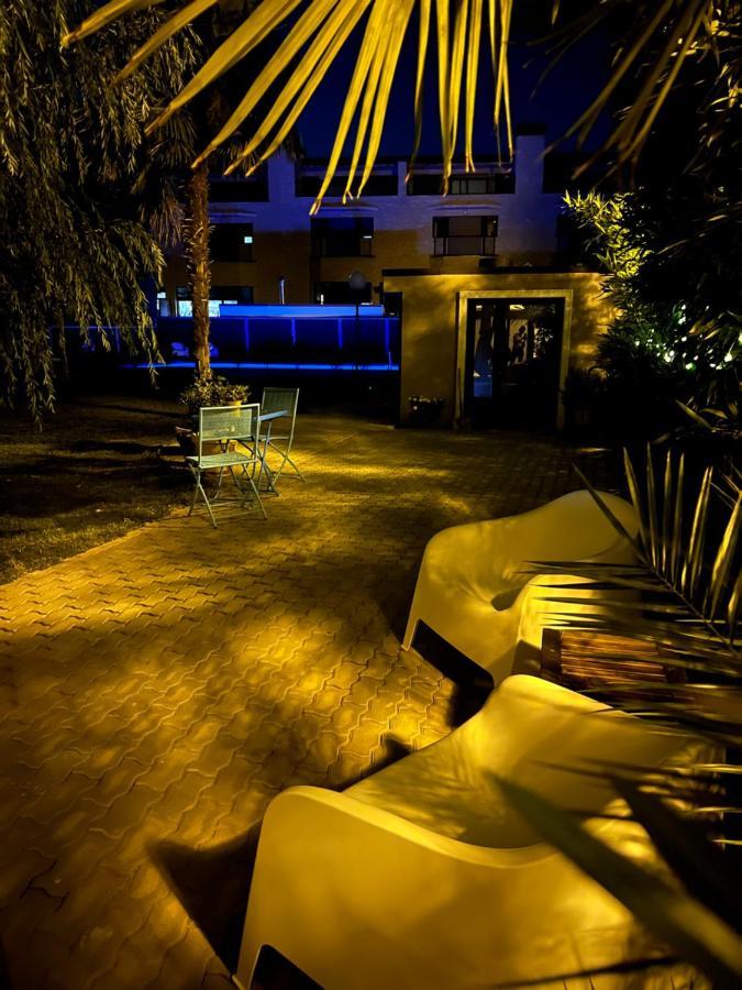 Апартаменты Julia'S Garden Куарте-де-Уэрва Экстерьер фото